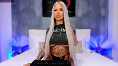 Snapshot of anyas_dolce chatting on December 20, 2024, 6:13 pm anyas_dolce online show from December 20, 2024, 6:13 pm