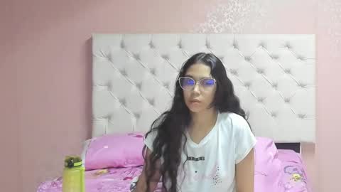 Snapshot of aome_rainbow2 chatting on February 20, 2025, 6:17 am Aome Rainbow online show from February 20, 2025, 6:17 am