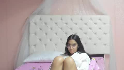 Snapshot of aome_rainbow2 chatting on November 15, 2025, 7:05 am Aome Rainbow online show from November 15, 2025, 7:05 am