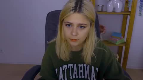 Snapshot of apheliastar chatting on October 28, 2025, 3:58 pm ApheliaStar online show from October 28, 2025, 3:58 pm