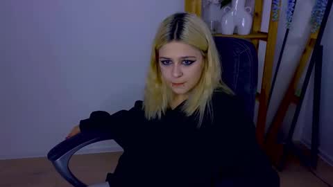 Snapshot of apheliastar chatting on October 31, 2025, 3:57 pm ApheliaStar online show from October 31, 2025, 3:57 pm