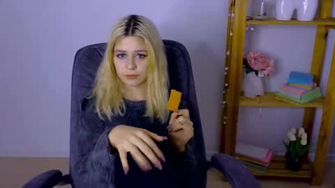 Snapshot of apheliastar chatting on November 1, 2025, 3:47 pm ApheliaStar online show from November 1, 2025, 3:47 pm