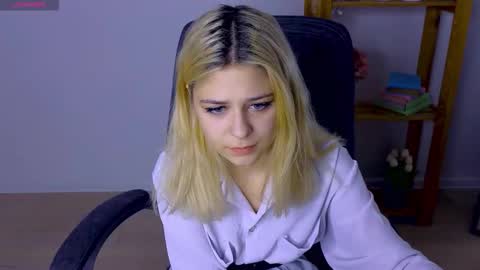 Snapshot of apheliastar chatting on November 2, 2025, 4:09 pm ApheliaStar online show from November 2, 2025, 4:09 pm