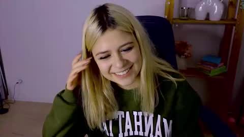 Snapshot of apheliastar chatting on November 12, 2025, 3:12 pm ApheliaStar online show from November 12, 2025, 3:12 pm