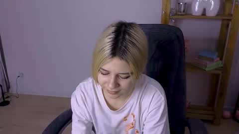 Snapshot of apheliastar chatting on November 14, 2025, 3:55 pm ApheliaStar online show from November 14, 2025, 3:55 pm