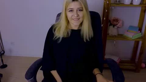 Snapshot of apheliastar chatting on November 16, 2025, 2:44 pm ApheliaStar online show from November 16, 2025, 2:44 pm