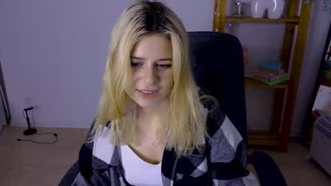 Snapshot of apheliastar chatting on November 18, 2025, 4:33 pm ApheliaStar online show from November 18, 2025, 4:33 pm