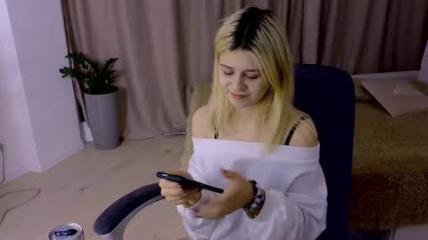 Snapshot of apheliastar chatting on November 25, 2025, 4:07 pm ApheliaStar online show from November 25, 2025, 4:07 pm