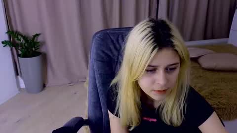 Snapshot of apheliastar chatting on November 26, 2025, 3:46 pm ApheliaStar online show from November 26, 2025, 3:46 pm