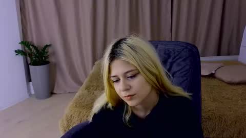 Snapshot of apheliastar chatting on November 29, 2025, 3:37 pm ApheliaStar online show from November 29, 2025, 3:37 pm