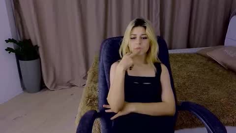 Snapshot of apheliastar chatting on December 1, 2025, 3:06 pm ApheliaStar online show from December 1, 2025, 3:06 pm