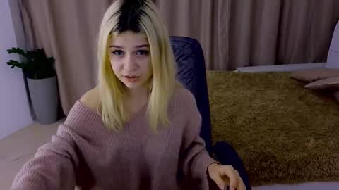 Snapshot of apheliastar chatting on December 3, 2025, 4:05 pm ApheliaStar online show from December 3, 2025, 4:05 pm