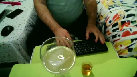 Snapshot of apixaba chatting on January 25, 2025, 10:39 pm furry bear online show from January 25, 2025, 10:39 pm