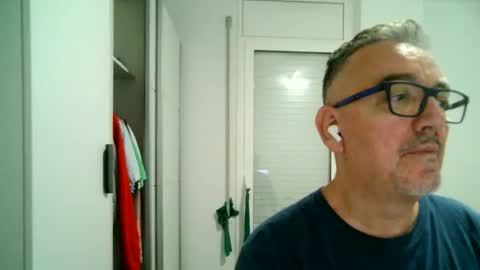 Snapshot of apixaba chatting on October 6, 2025, 10:51 pm furry bear online show from October 6, 2025, 10:51 pm