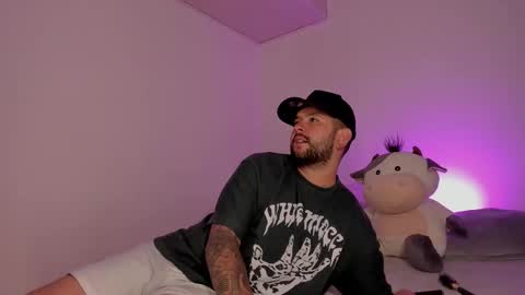 Snapshot of apolorising_ chatting on September 17, 2025, 4:03 am Lola  Apolo online show from September 17, 2025, 4:03 am