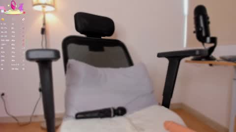 Snapshot of apoteosis_ chatting on February 28, 2025, 3:26 pm Apo online show from February 28, 2025, 3:26 pm