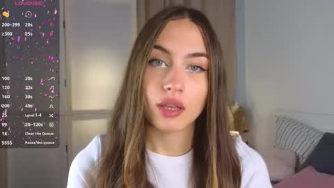 Snapshot of appleeepie chatting on September 25, 2025, 9:02 am Vicki online show from September 25, 2025, 9:02 am