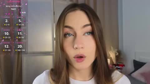 Snapshot of appleeepie chatting on November 7, 2025, 9:09 am Vicki online show from November 7, 2025, 9:09 am