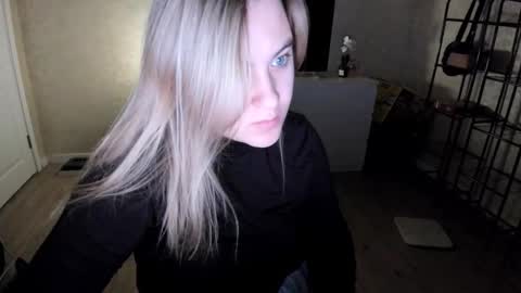 appleyummybuns online show from November 4, 2025, 7:02 pm