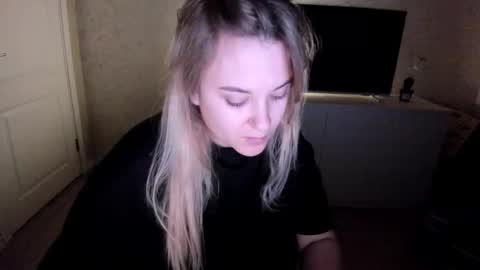 appleyummybuns online show from November 17, 2025, 7:30 pm