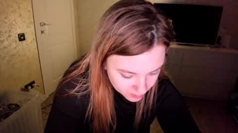 appleyummybuns online show from December 4, 2025, 5:39 am