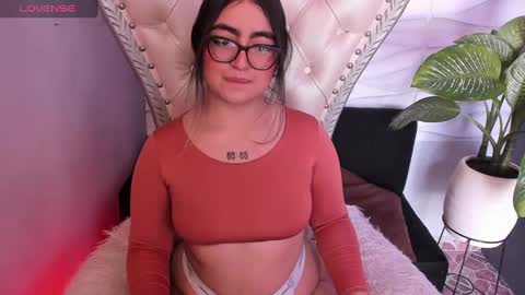 apprilfoxx online show from September 13, 2025, 3:12 pm