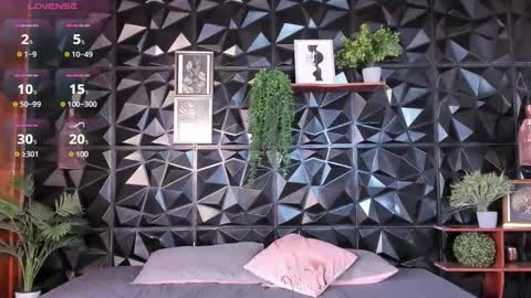 apprilfoxx online show from December 5, 2025, 2:25 pm