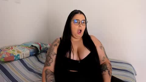 Snapshot of apriilpeach_ chatting on February 18, 2025, 4:48 pm Maria online show from February 18, 2025, 4:48 pm