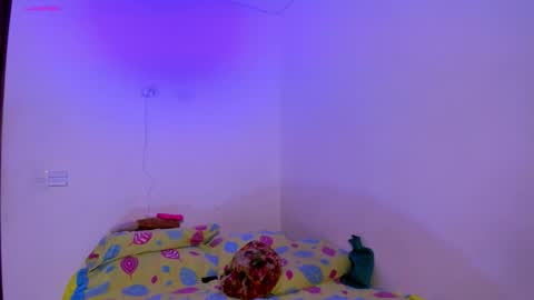 Snapshot of apriilpeach_ chatting on October 10, 2025, 9:14 pm Maria online show from October 10, 2025, 9:14 pm