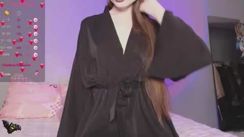 Snapshot of april_kampf_ chatting on December 14, 2024, 6:09 pm April online show from December 14, 2024, 6:09 pm