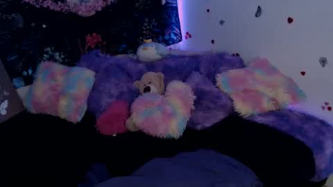 april_l6 online show from October 31, 2025, 10:33 pm