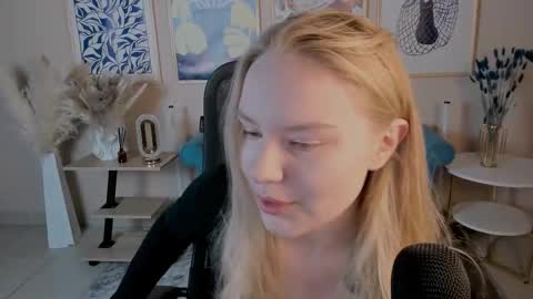Snapshot of aprilserenity chatting on September 30, 2025, 1:43 am April. All year round. online show from September 30, 2025, 1:43 am