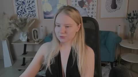Snapshot of aprilserenity chatting on October 3, 2025, 3:58 am April. All year round. online show from October 3, 2025, 3:58 am