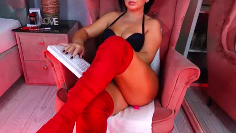 Snapshot of aqueenmonica chatting on November 10, 2025, 4:33 am AQueenMonica online show from November 10, 2025, 4:33 am