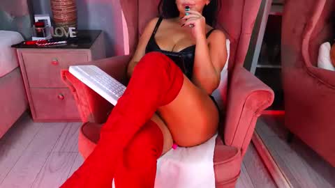 Snapshot of aqueenmonica chatting on November 13, 2025, 8:52 pm AQueenMonica online show from November 13, 2025, 8:52 pm