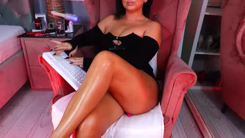 Snapshot of aqueenmonica chatting on November 20, 2025, 4:12 am AQueenMonica online show from November 20, 2025, 4:12 am