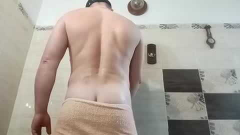 aquinn2000 online show from February 26, 2025, 6:37 am