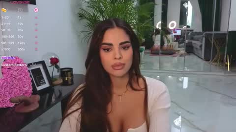 Snapshot of arabian_beautyy chatting on October 7, 2025, 8:11 am IsaBella online show from October 7, 2025, 8:11 am