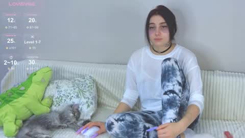 arcanedoll online show from November 19, 2025, 5:51 am