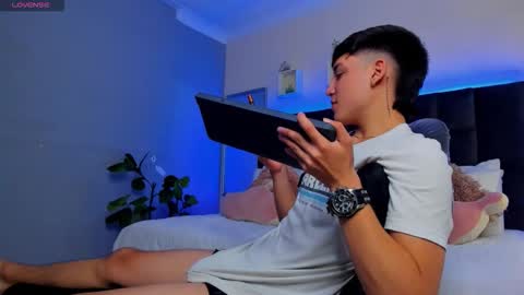 Ares online show from December 5, 2025, 3:20 pm