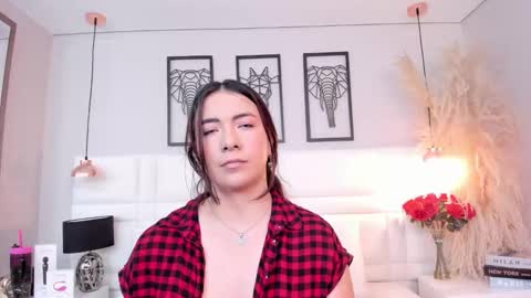 ari_lynn_ online show from November 5, 2025, 3:17 am