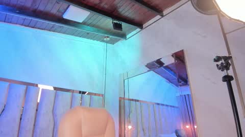 Snapshot of ari_monet chatting on November 20, 2025, 11:43 am ARI online show from November 20, 2025, 11:43 am