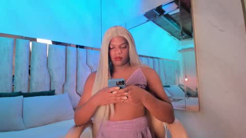 Snapshot of ari_monet chatting on December 14, 2025, 11:48 am ARI online show from December 14, 2025, 11:48 am