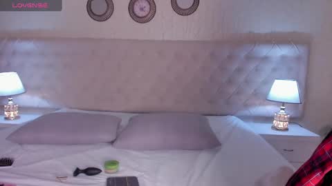 Snapshot of ari_sunshine chatting on February 5, 2025, 7:53 pm Ari online show from February 5, 2025, 7:53 pm
