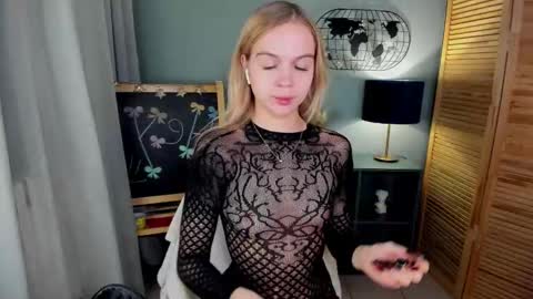 Snapshot of aria69stars chatting on November 18, 2025, 3:38 pm aria69stars online show from November 18, 2025, 3:38 pm