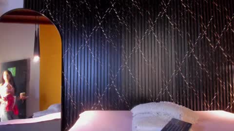 Aria Millers  online show from October 30, 2025, 10:49 am