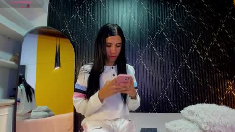 Aria Millers  online show from November 27, 2025, 11:45 am