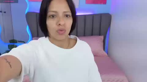 Snapshot of aria_russo chatting on November 14, 2025, 3:11 pm Aria online show from November 14, 2025, 3:11 pm