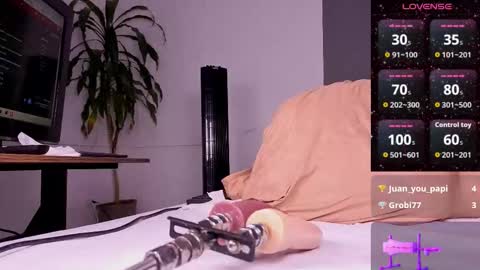 ariana_nix online show from September 23, 2025, 8:12 pm