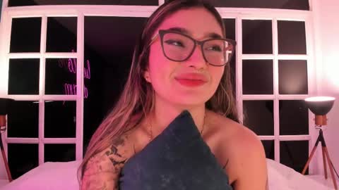 Snapshot of ariana_villada chatting on March 7, 2025, 9:29 am Ari online show from March 7, 2025, 9:29 am